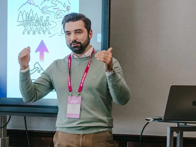 Denis Turkov giving a masterclass at Agentiq World
